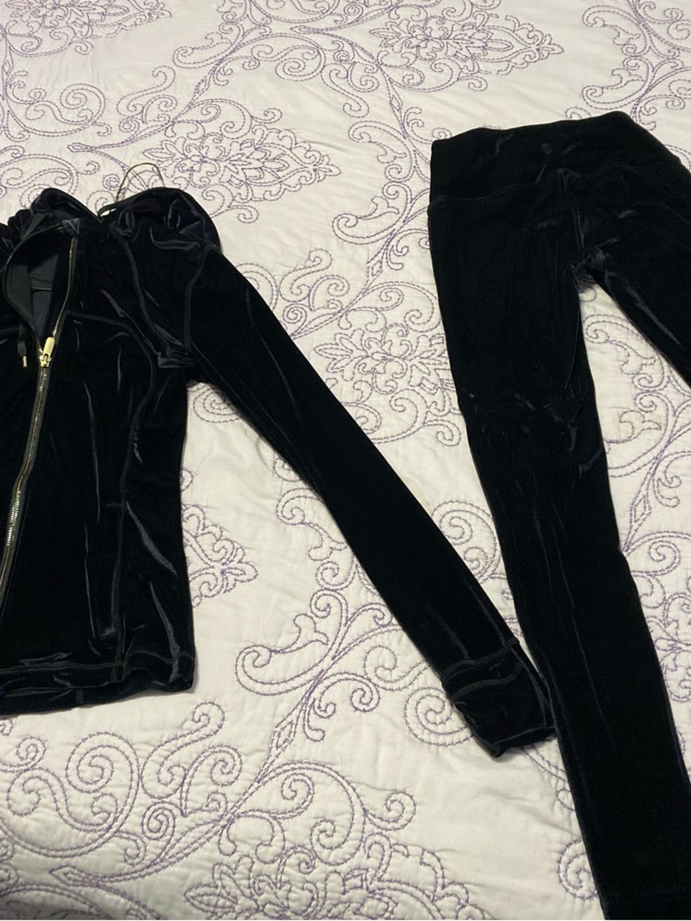 Lululemon Velvet Outfit - Size 6 - Picture 7 of 10